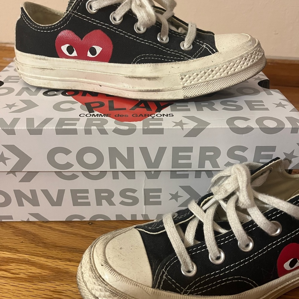CDG Low Top Converse Size 5 in Women’s